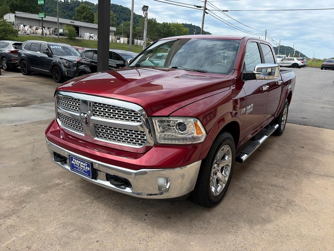 RAM 1500 Laramie Crew Cab SWB 4WD 2015