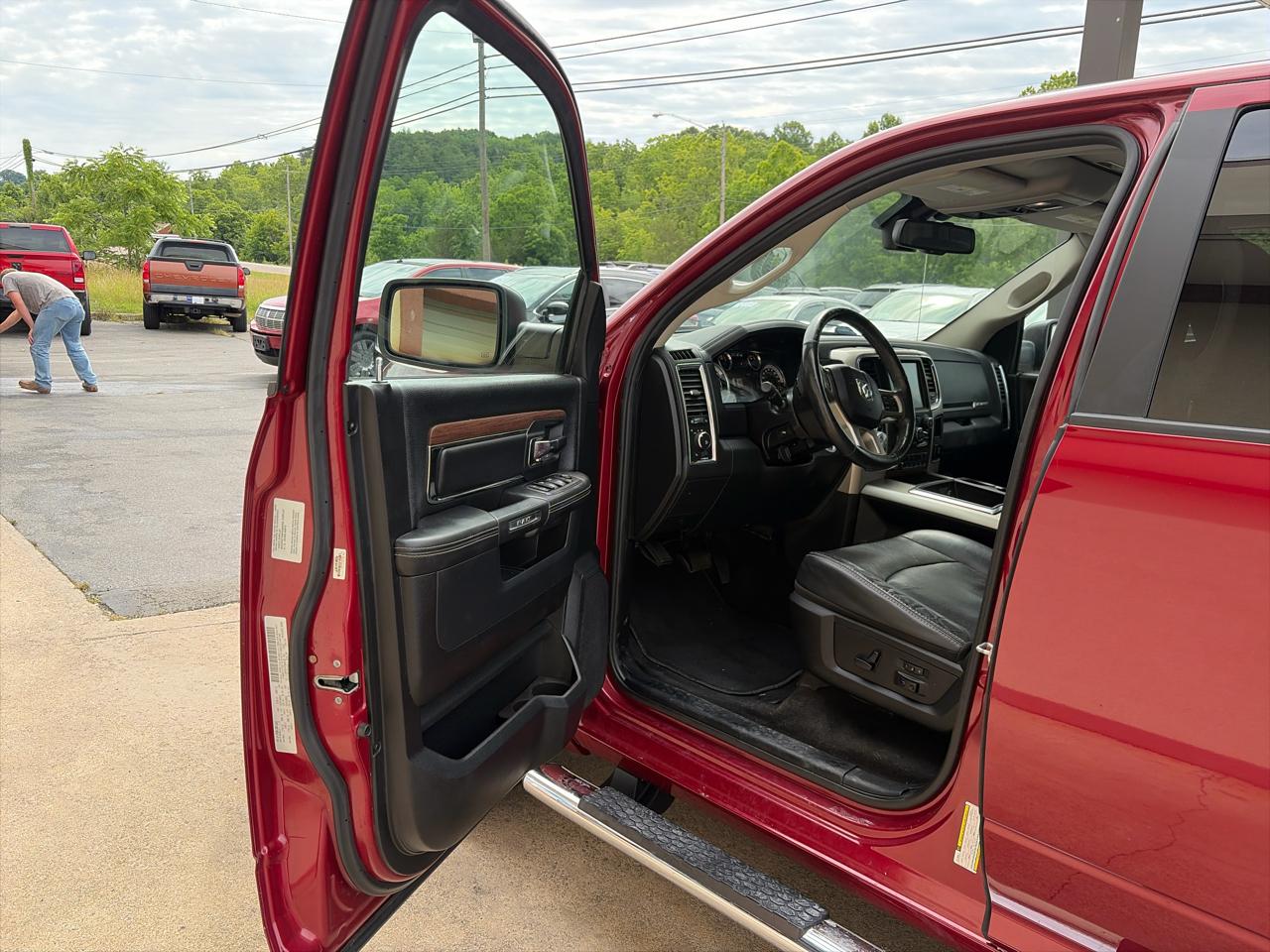RAM 1500 Laramie Crew Cab SWB 4WD 2015