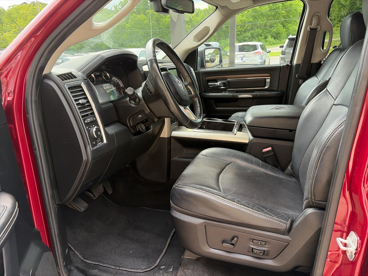 RAM 1500 Laramie Crew Cab SWB 4WD 2015