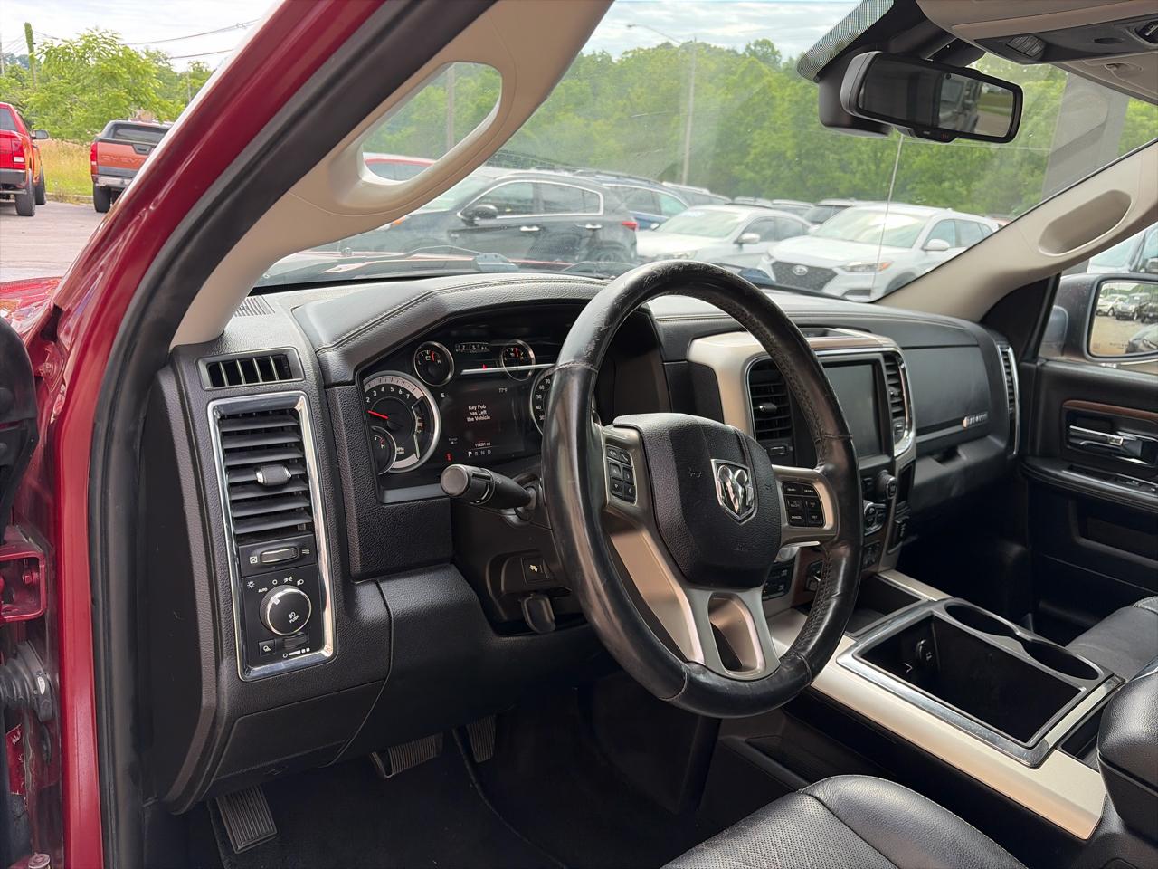 RAM 1500 Laramie Crew Cab SWB 4WD 2015