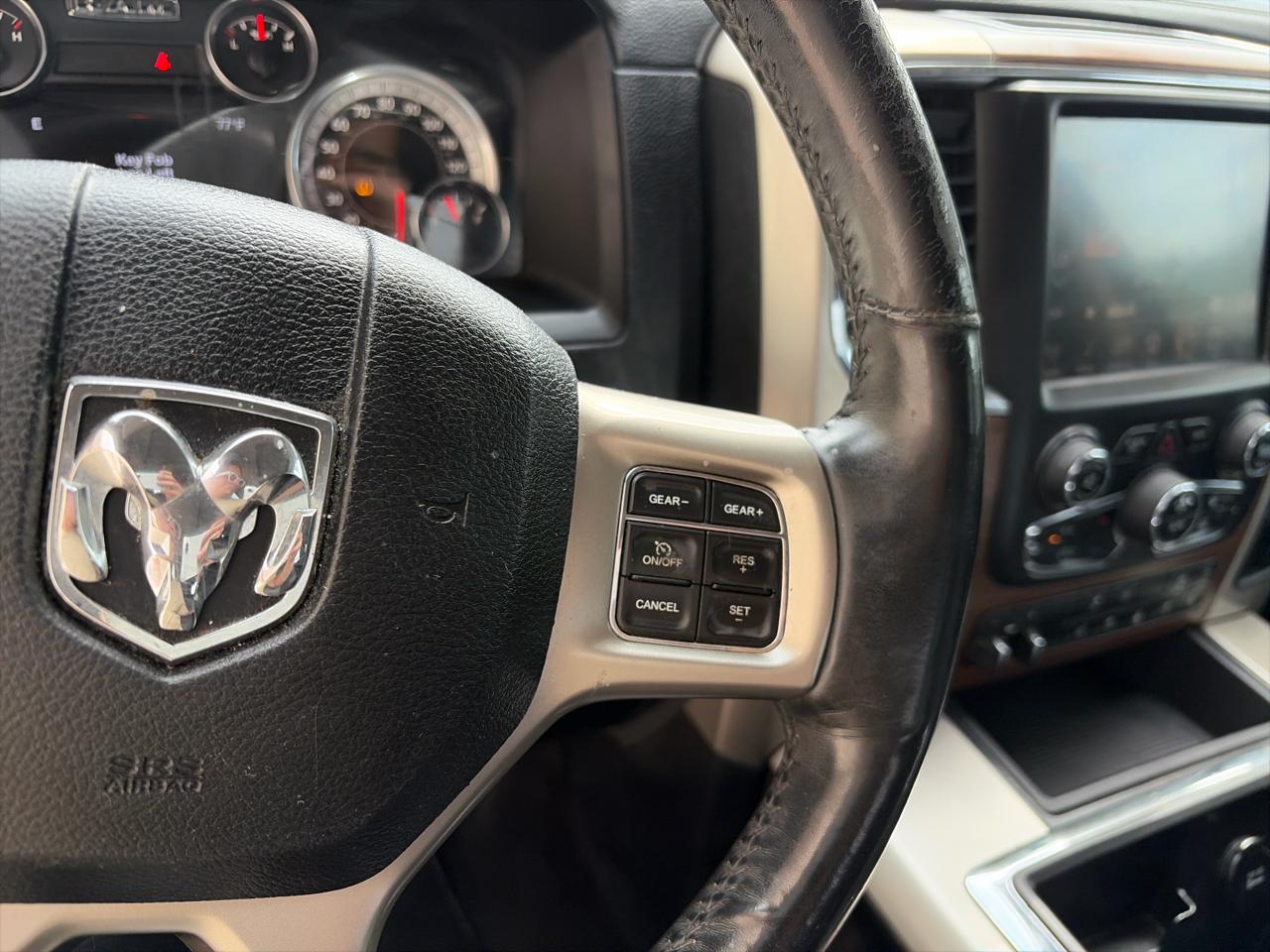 RAM 1500 Laramie Crew Cab SWB 4WD 2015