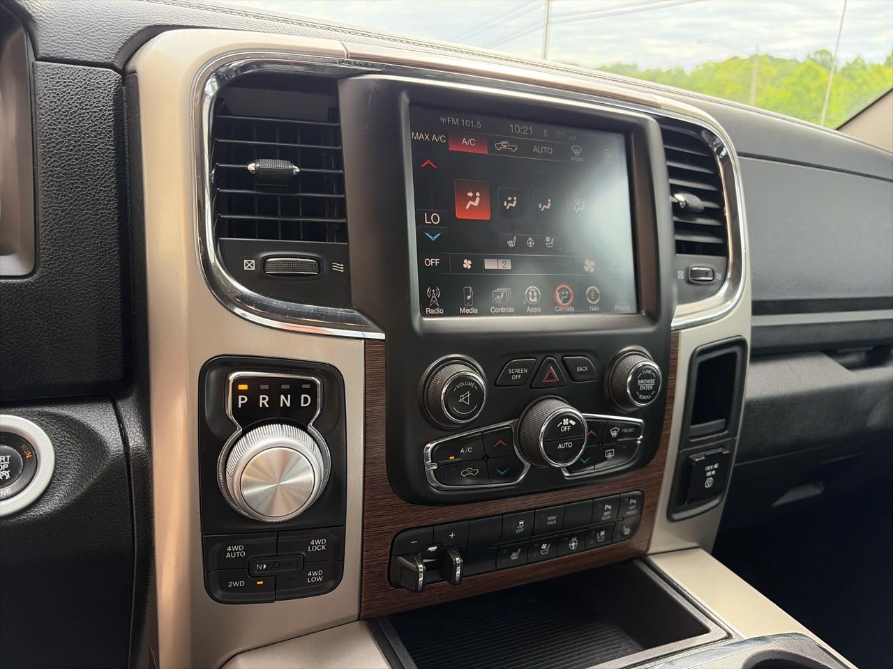 RAM 1500 Laramie Crew Cab SWB 4WD 2015