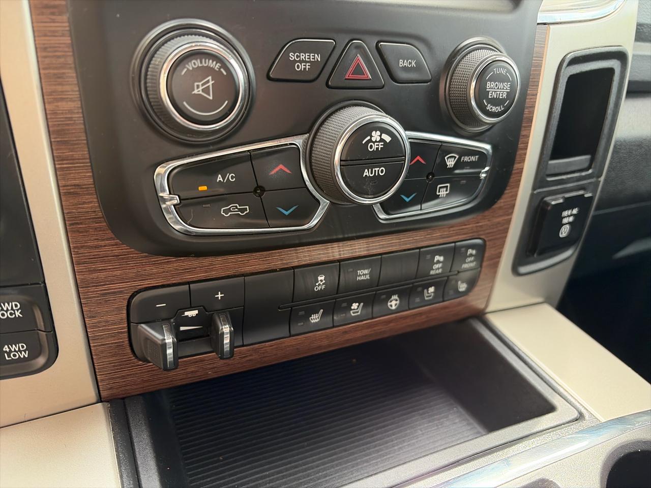 RAM 1500 Laramie Crew Cab SWB 4WD 2015