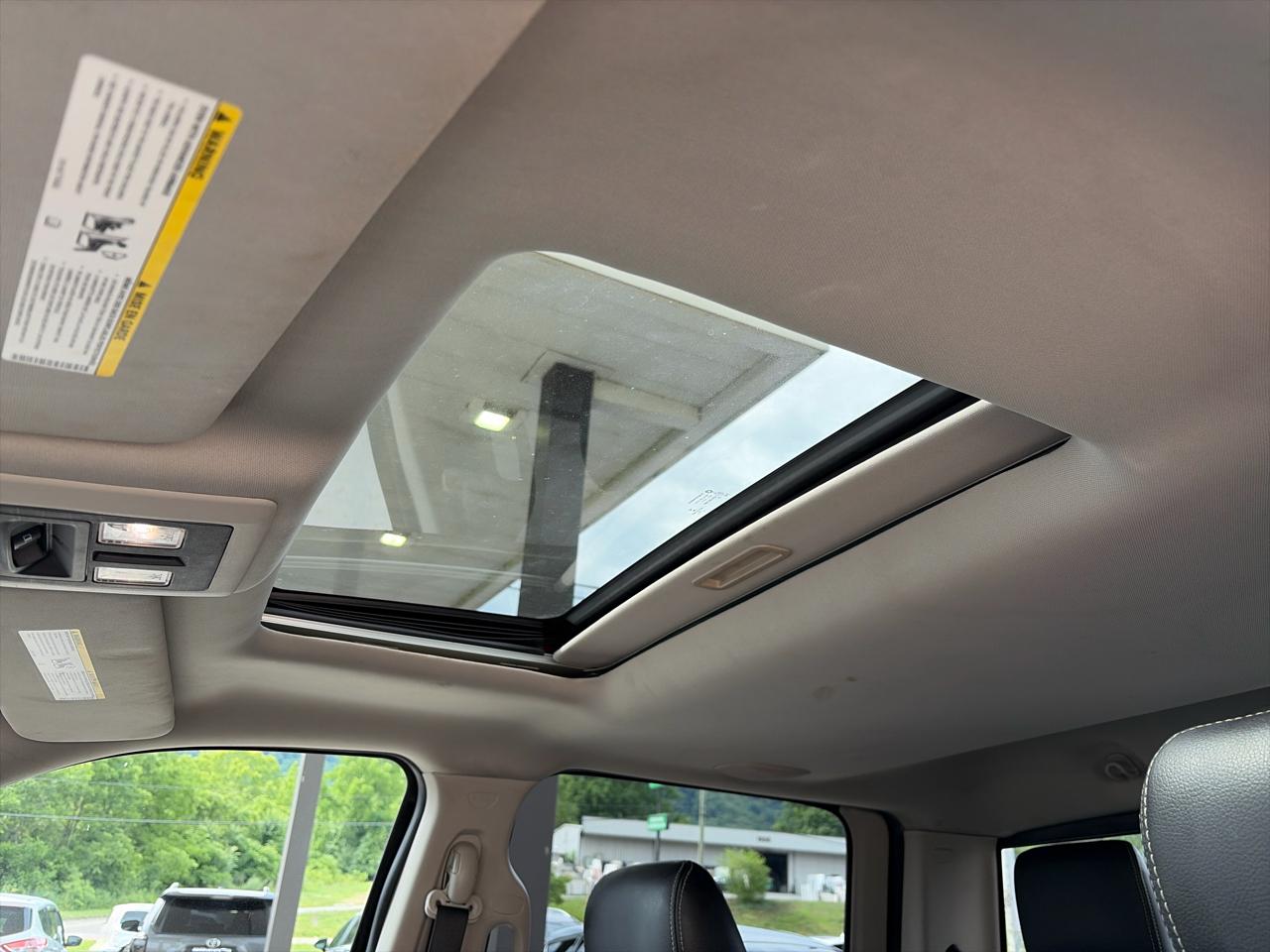 RAM 1500 Laramie Crew Cab SWB 4WD 2015