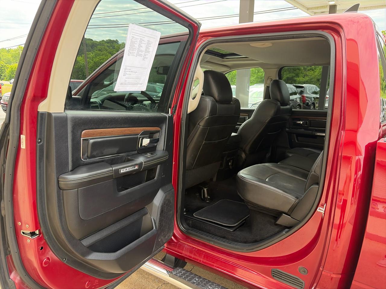 RAM 1500 Laramie Crew Cab SWB 4WD 2015