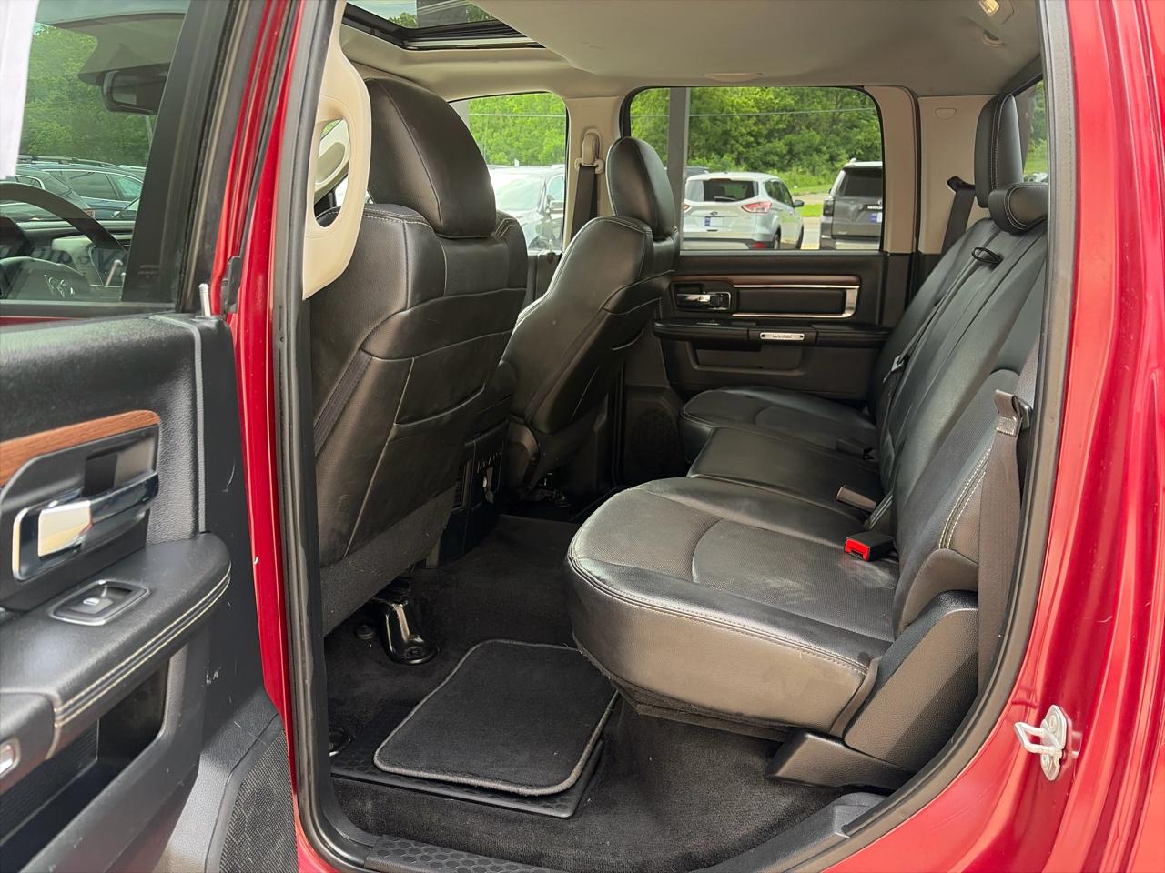 RAM 1500 Laramie Crew Cab SWB 4WD 2015