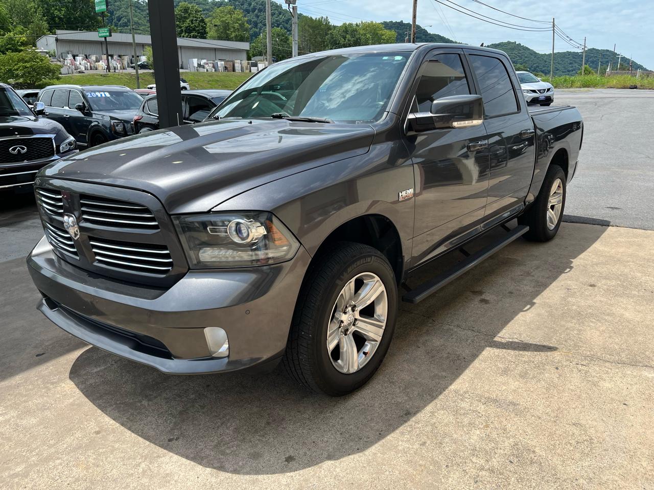 RAM 1500 Sport Crew Cab SWB 2WD 2016