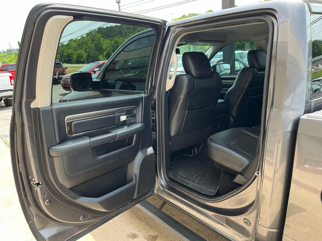 RAM 1500 Sport Crew Cab SWB 2WD 2016