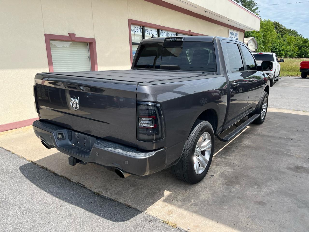 RAM 1500 Sport Crew Cab SWB 2WD 2016