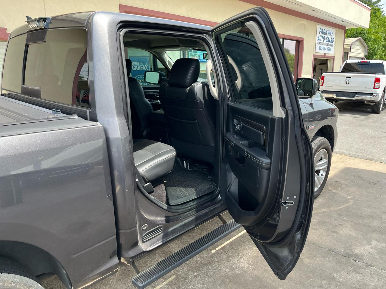 RAM 1500 Sport Crew Cab SWB 2WD 2016