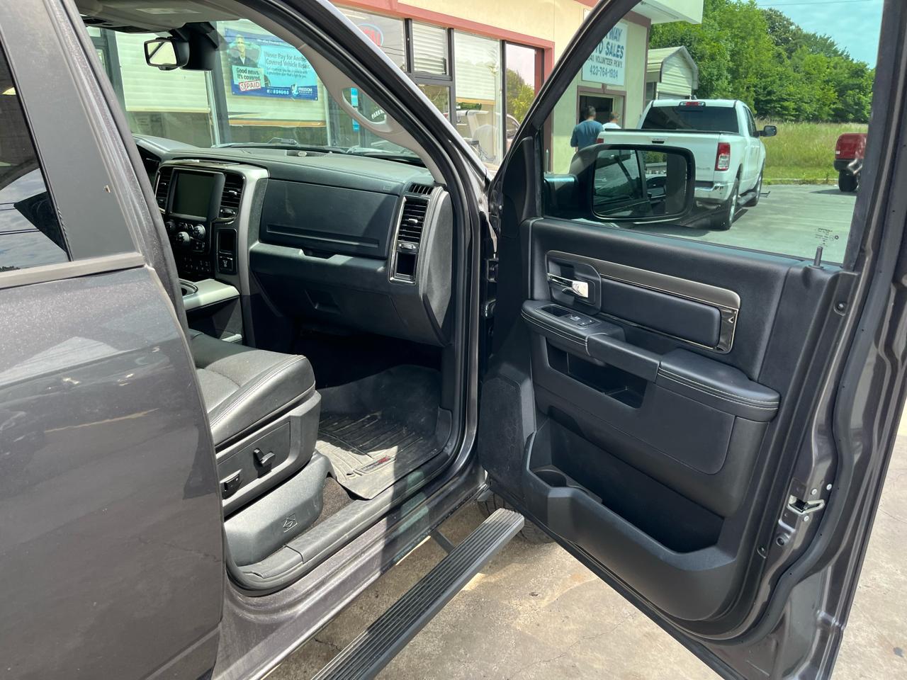 RAM 1500 Sport Crew Cab SWB 2WD 2016