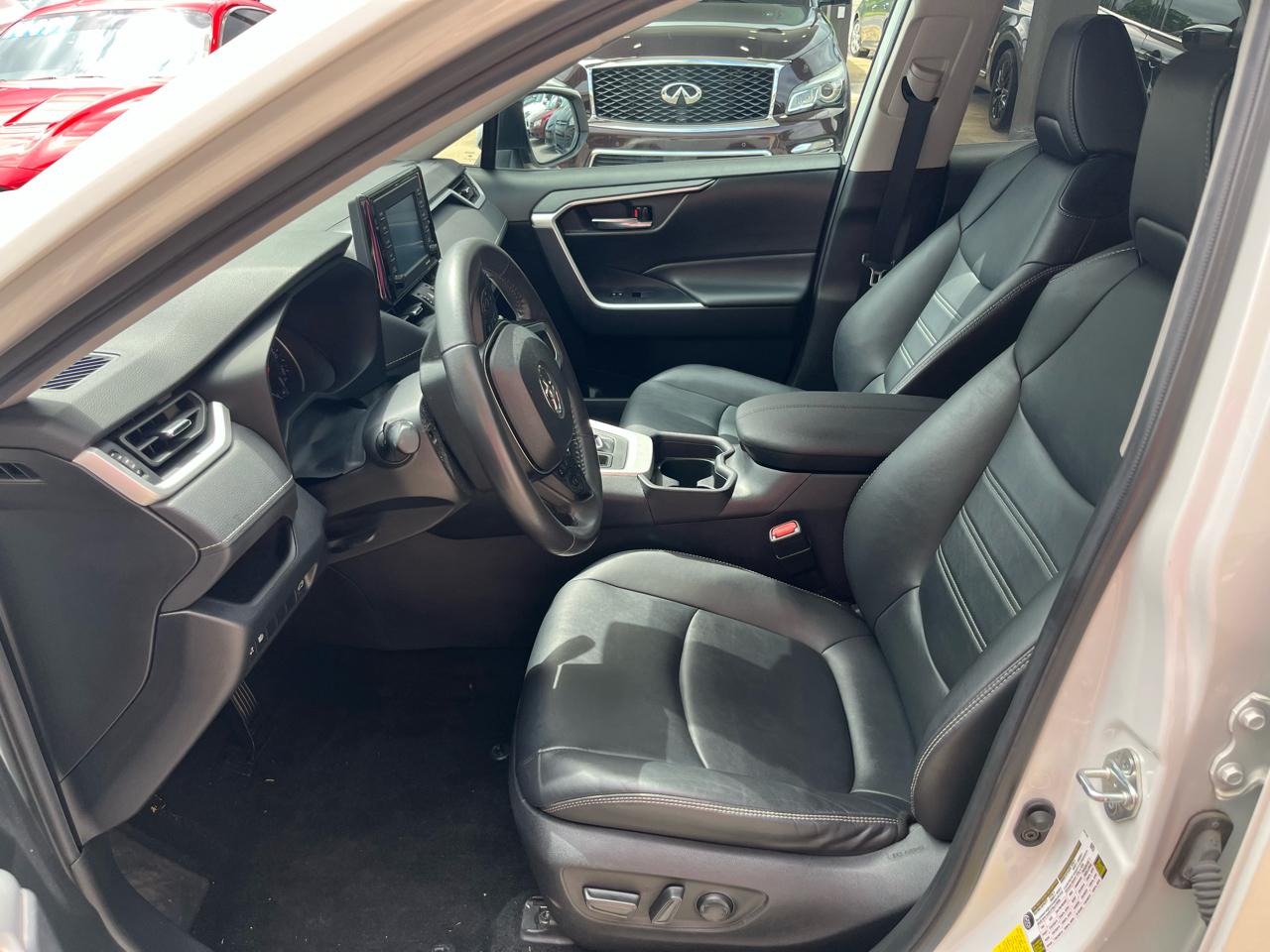 Toyota RAV4 XLE Premium FWD (Natl) 2021