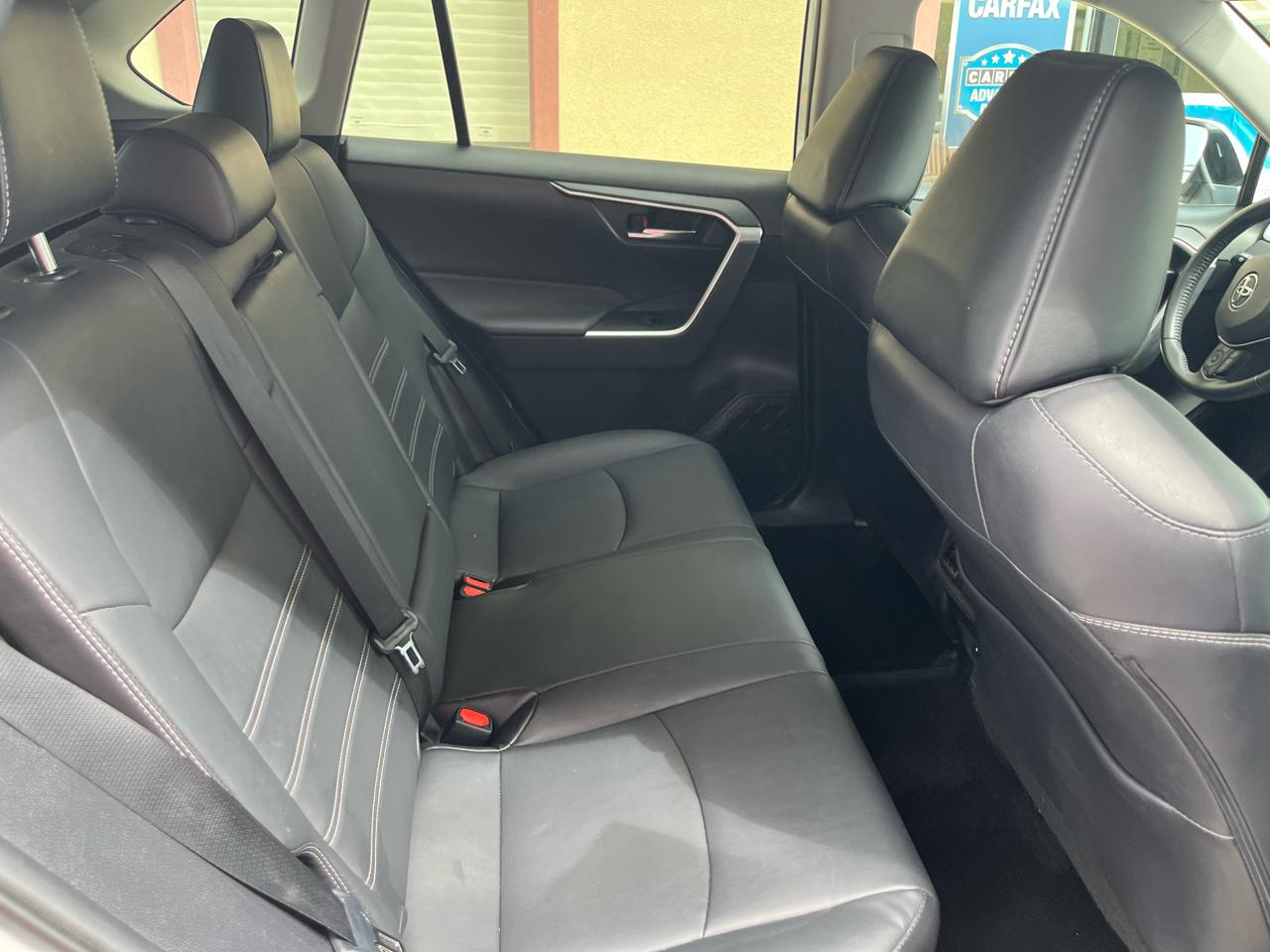 Toyota RAV4 XLE Premium FWD (Natl) 2021