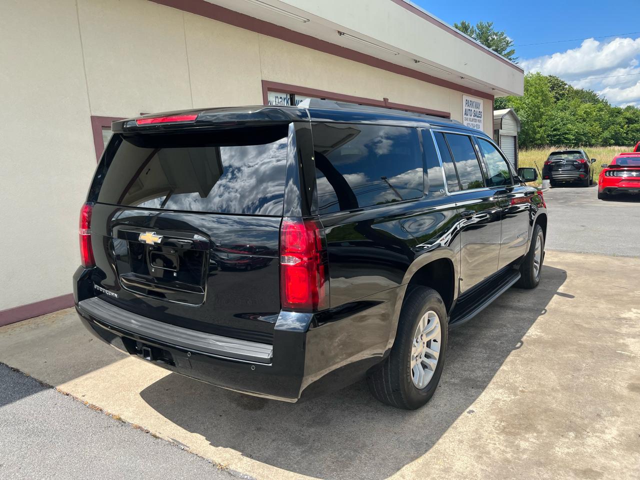Chevrolet Suburban LT 4WD 2019