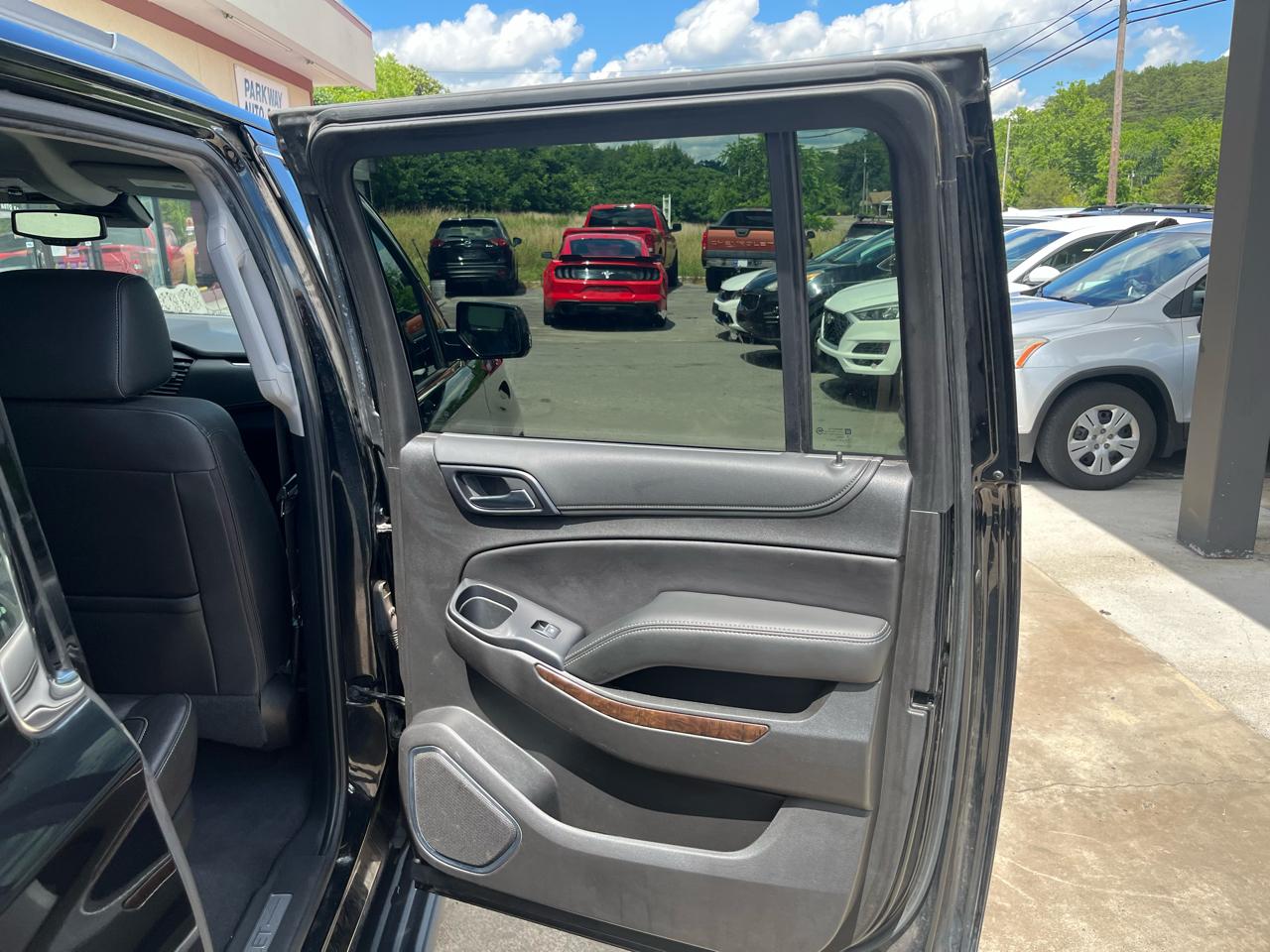 Chevrolet Suburban LT 4WD 2019