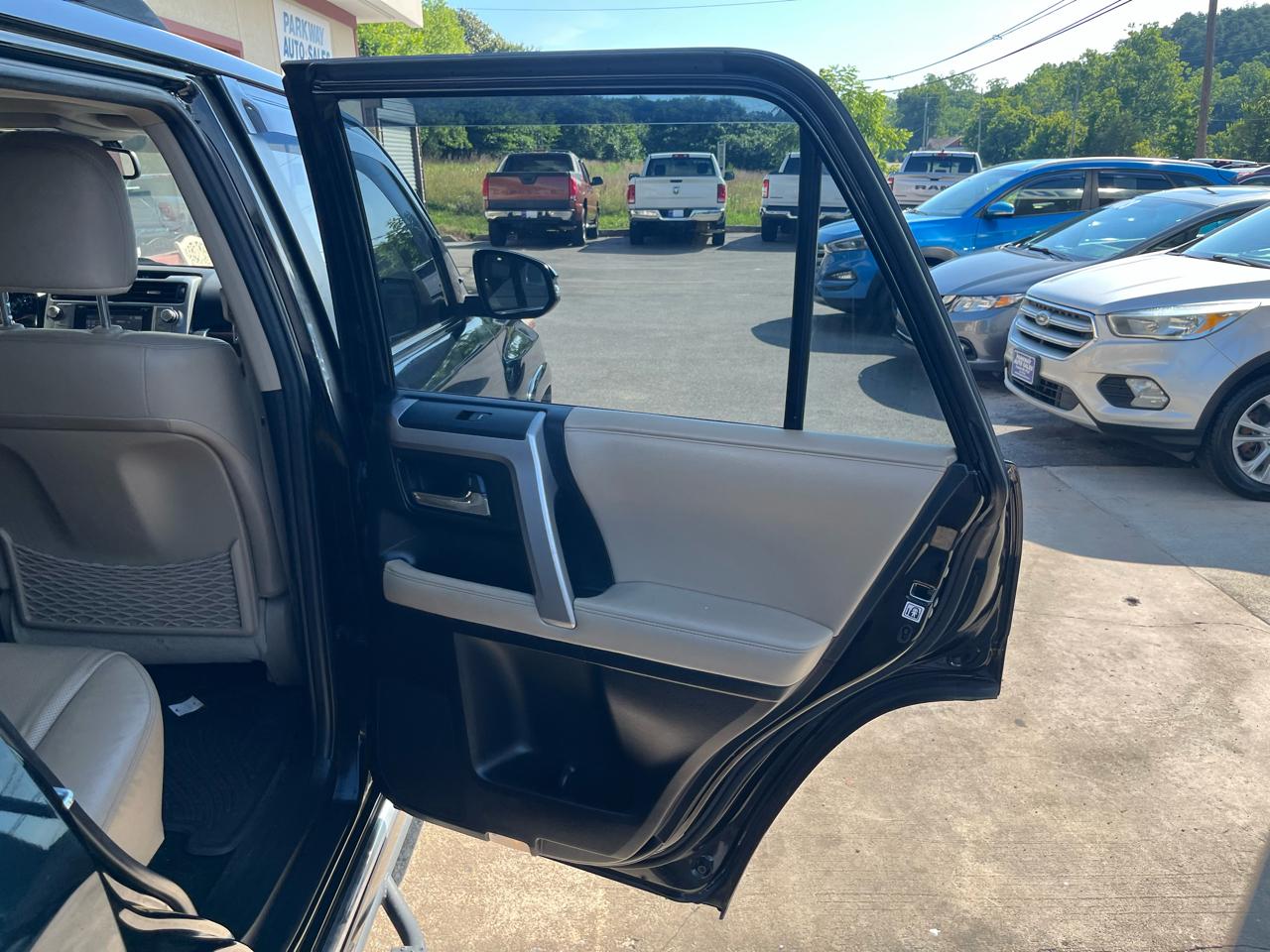 Toyota 4Runner SR5 4WD 2014
