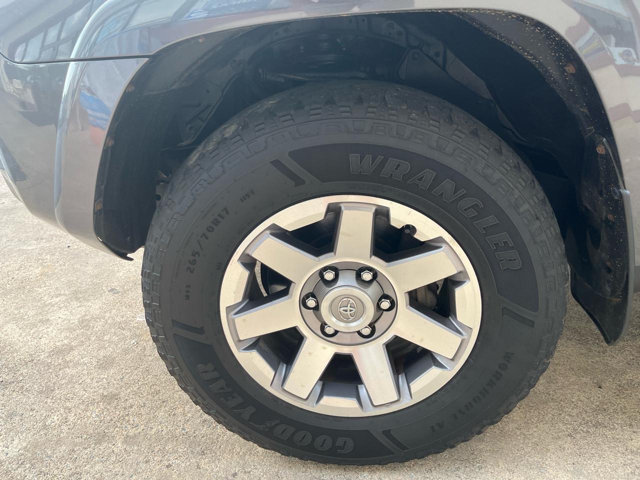 Toyota 4Runner SR5 4WD 2016