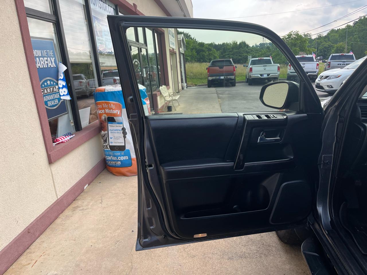 Toyota 4Runner SR5 4WD 2016