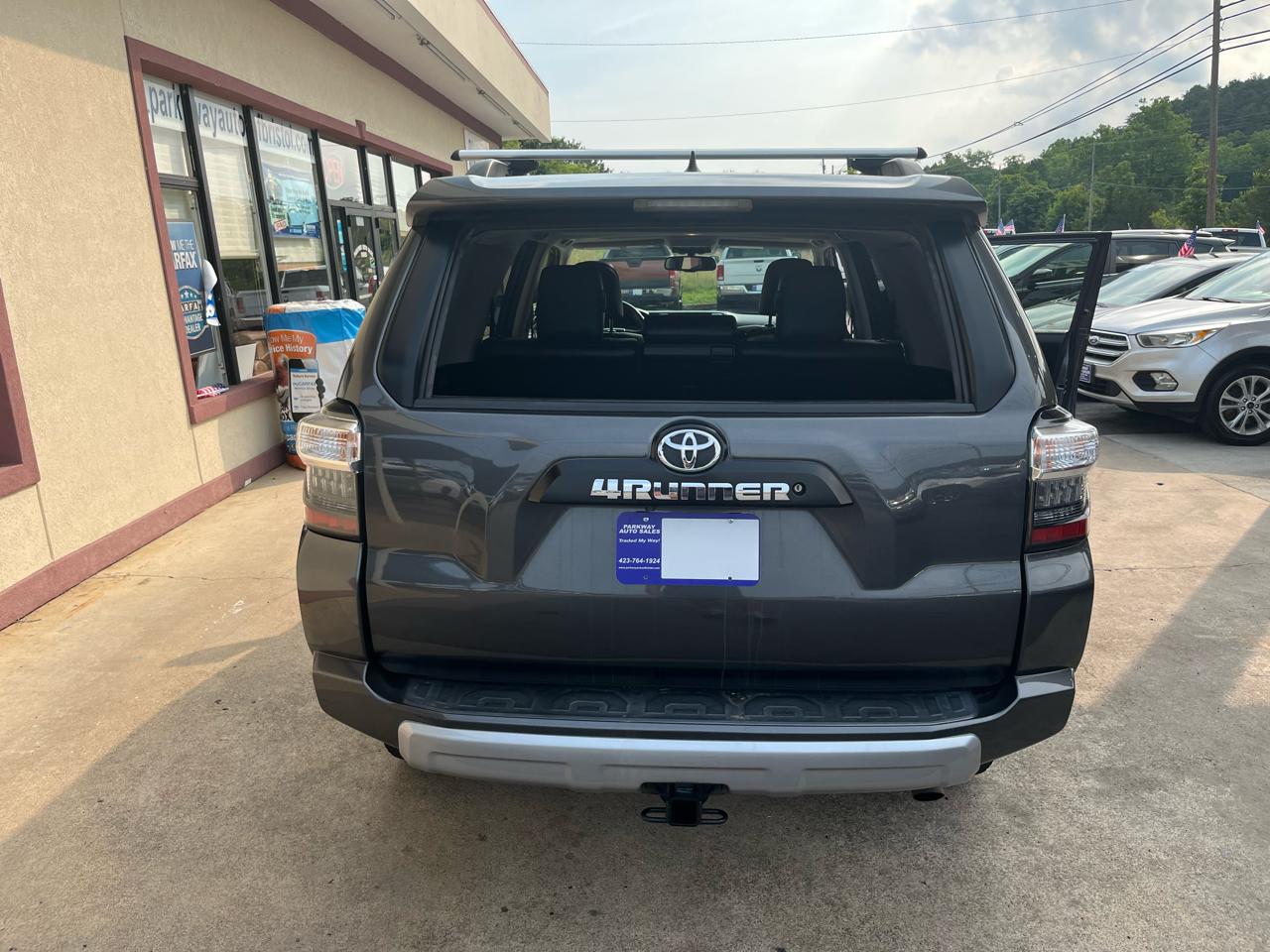 Toyota 4Runner SR5 4WD 2016