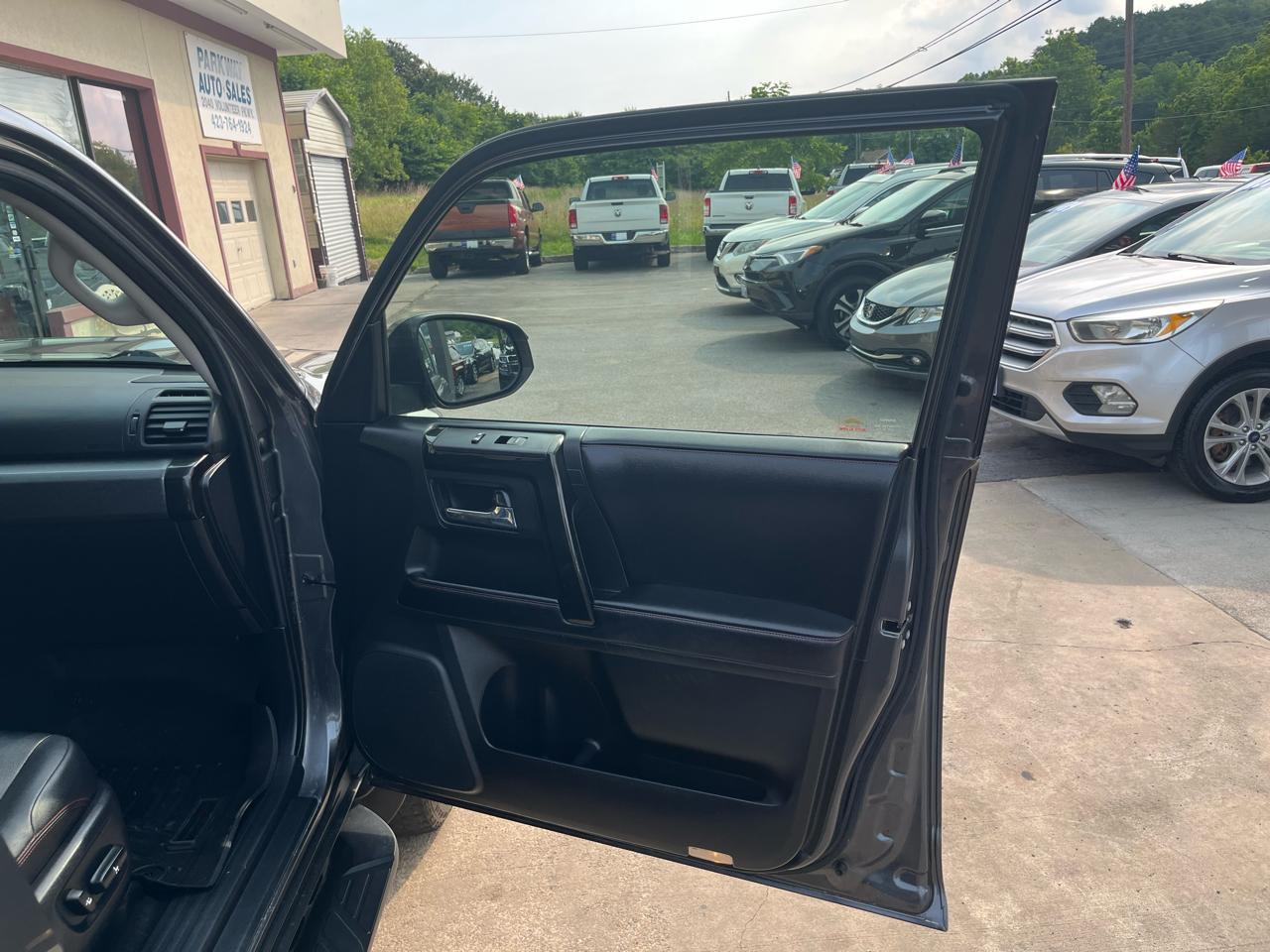 Toyota 4Runner SR5 4WD 2016