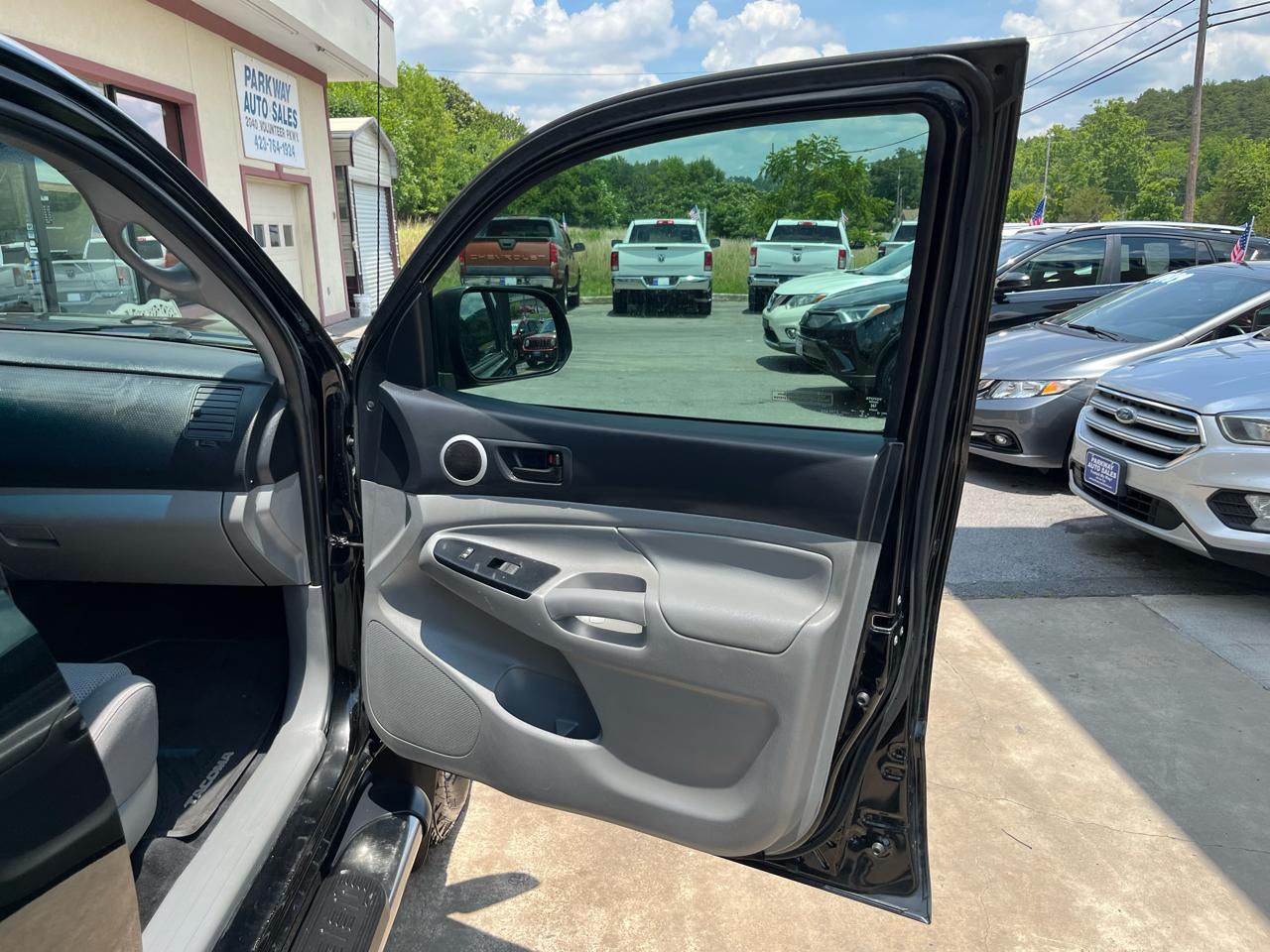 Toyota Tacoma Double Cab V6 6MT 4WD 2015