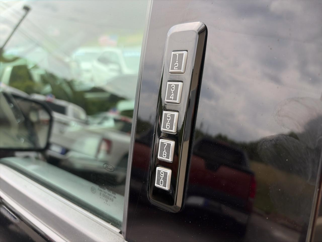 Ford F-150 4WD SuperCrew 139" Lariat 2019