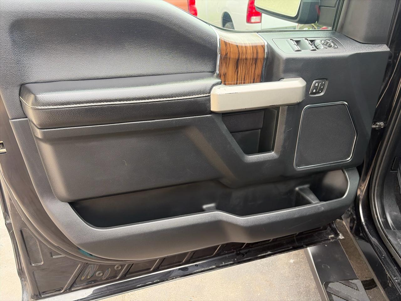Ford F-150 4WD SuperCrew 139" Lariat 2019