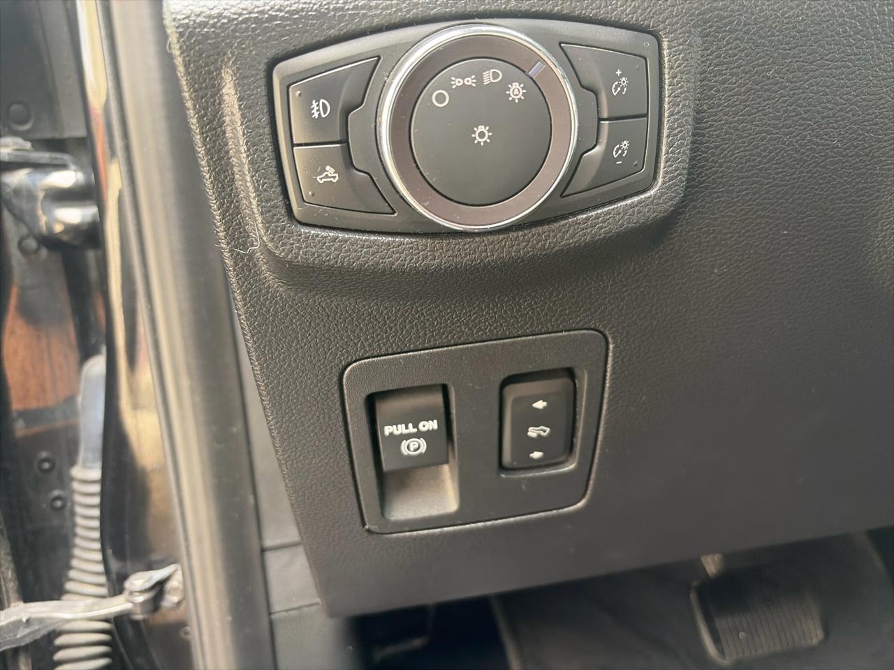 Ford F-150 4WD SuperCrew 139" Lariat 2019
