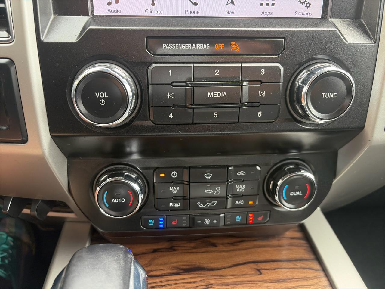 Ford F-150 4WD SuperCrew 139" Lariat 2019