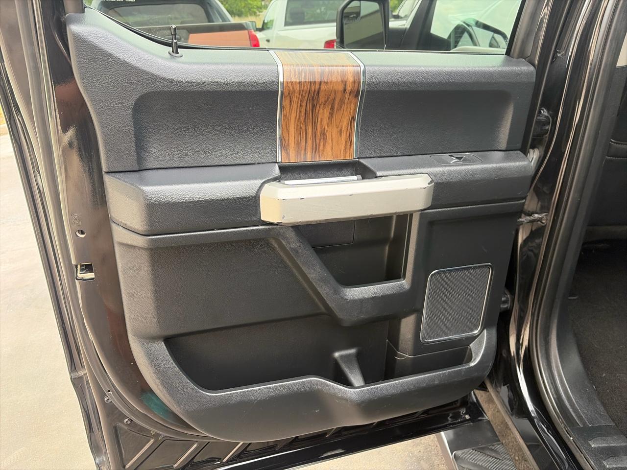 Ford F-150 4WD SuperCrew 139" Lariat 2019