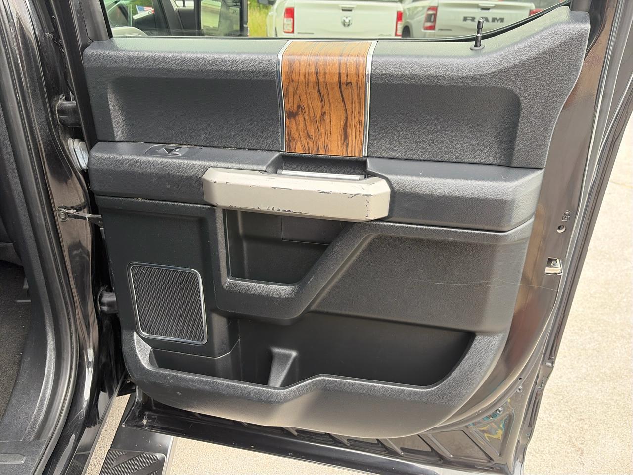 Ford F-150 4WD SuperCrew 139" Lariat 2019