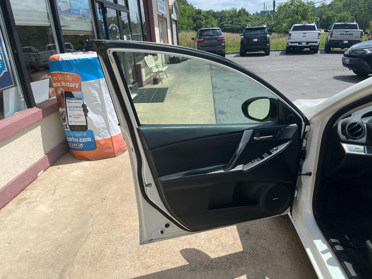 Mazda MAZDA3 i Touring 4-door 2012