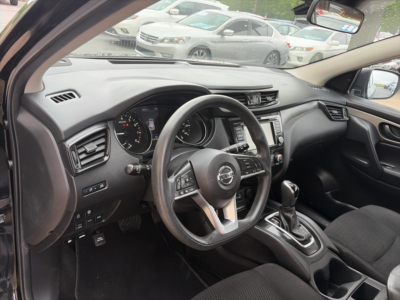 Nissan Rogue Sport  2021
