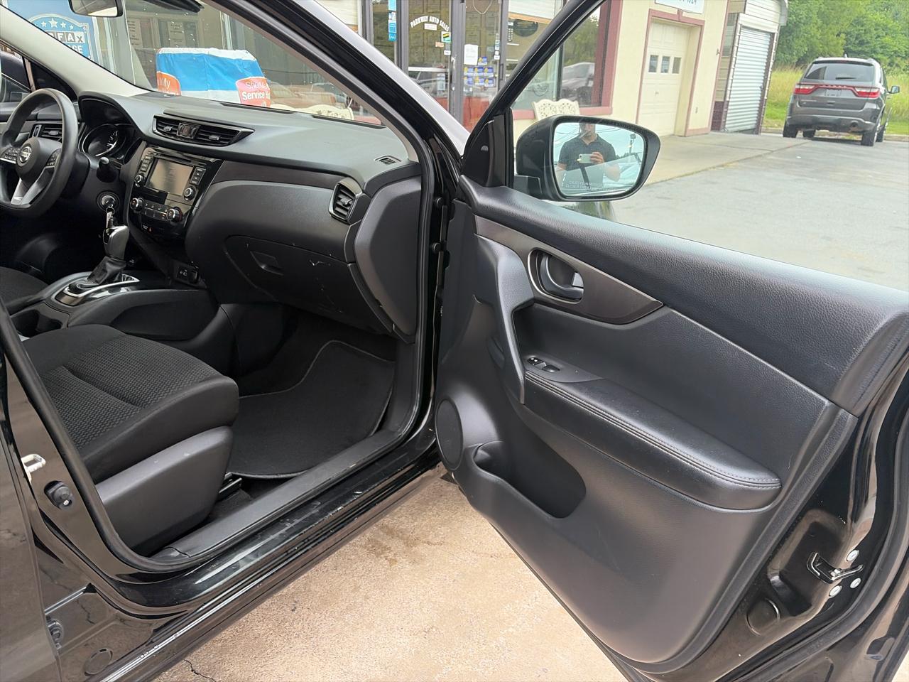 Nissan Rogue Sport  2021
