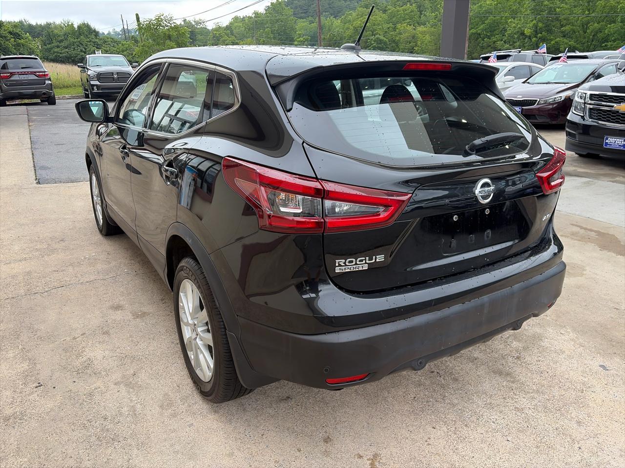 Nissan Rogue Sport  2021