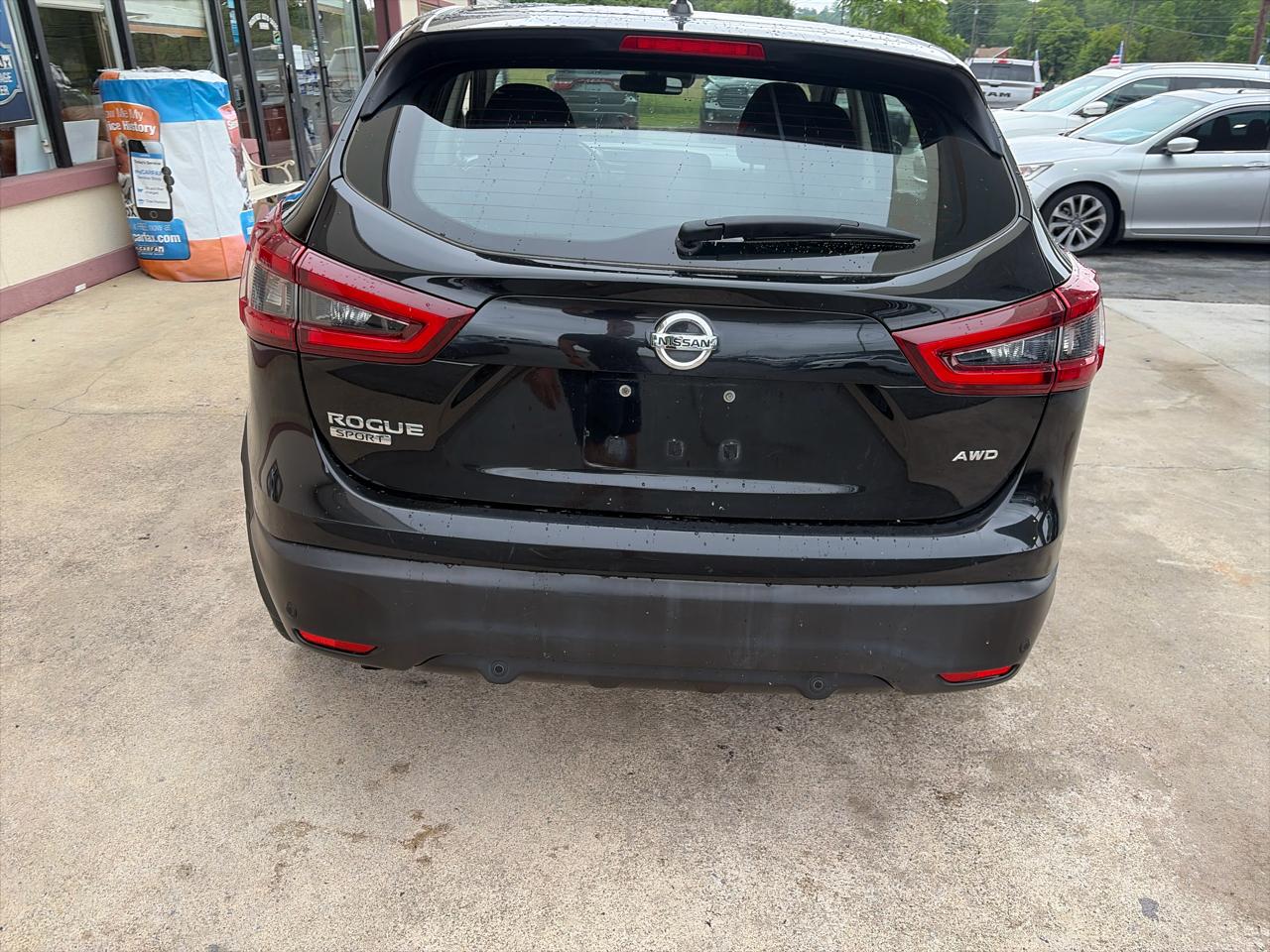 Nissan Rogue Sport  2021