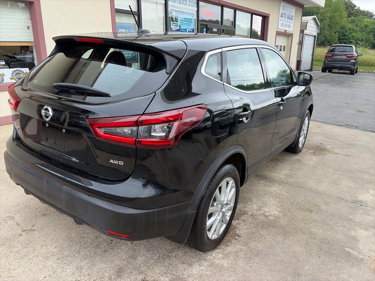 Nissan Rogue Sport  2021
