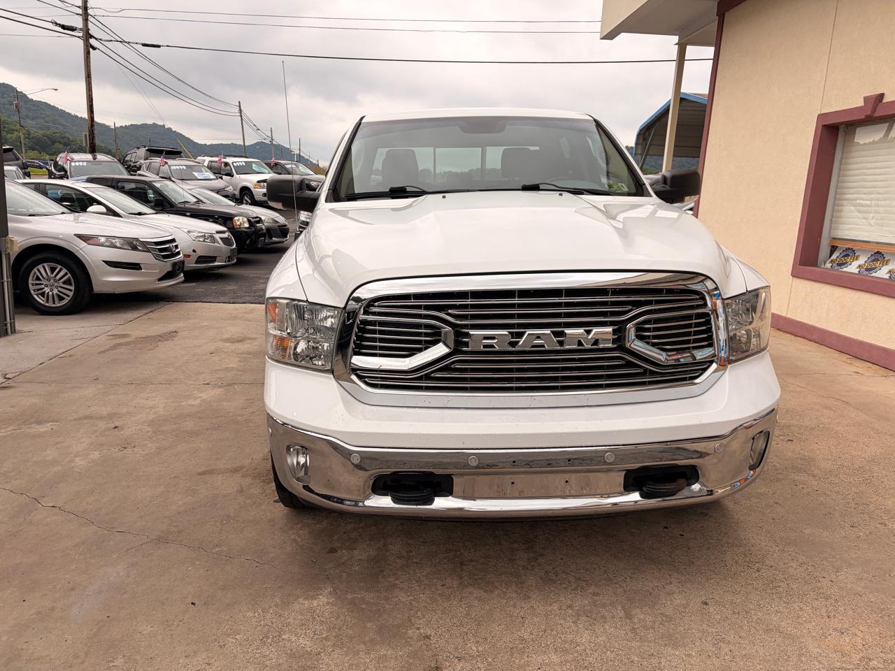 RAM 1500 SLT Crew Cab SWB 4WD 2016