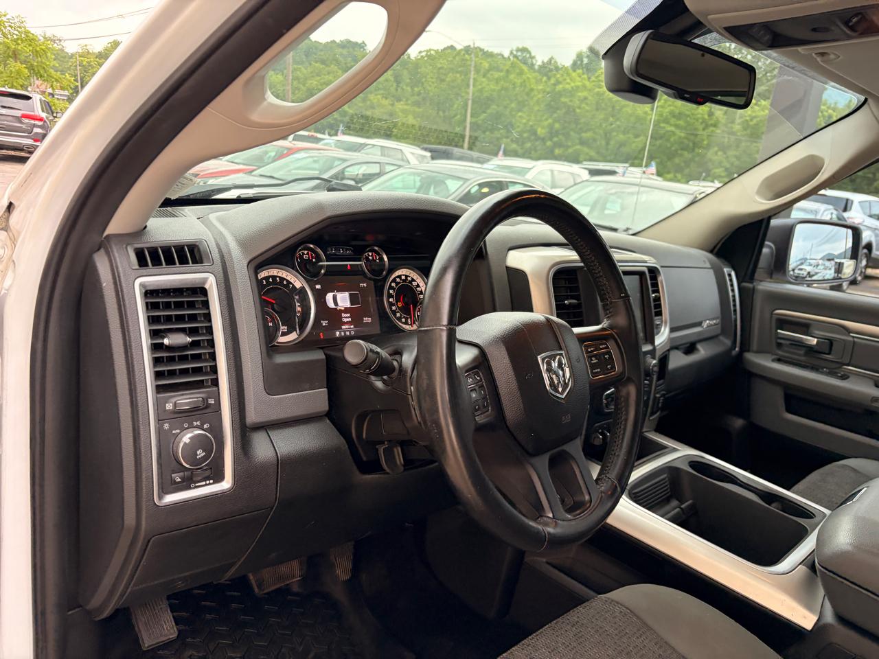 RAM 1500 SLT Crew Cab SWB 4WD 2016
