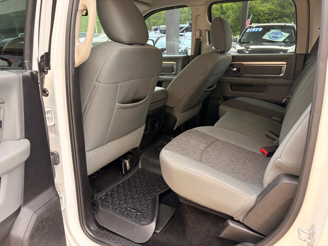 RAM 1500 SLT Crew Cab SWB 4WD 2016
