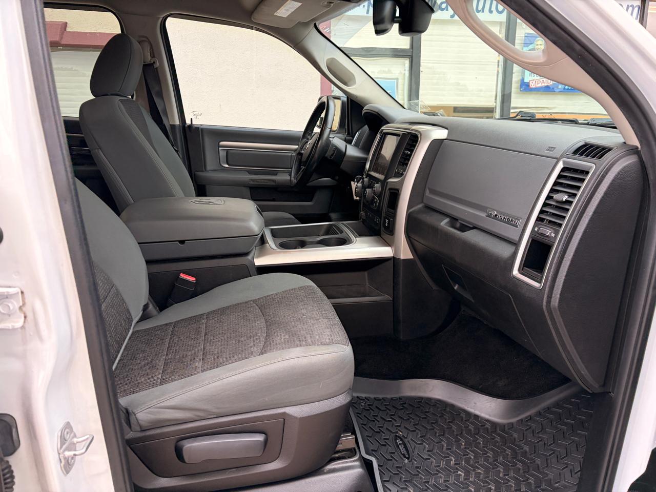 RAM 1500 SLT Crew Cab SWB 4WD 2016