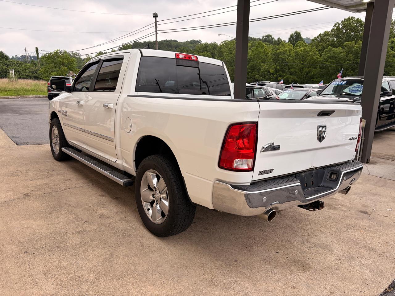 RAM 1500 SLT Crew Cab SWB 4WD 2016