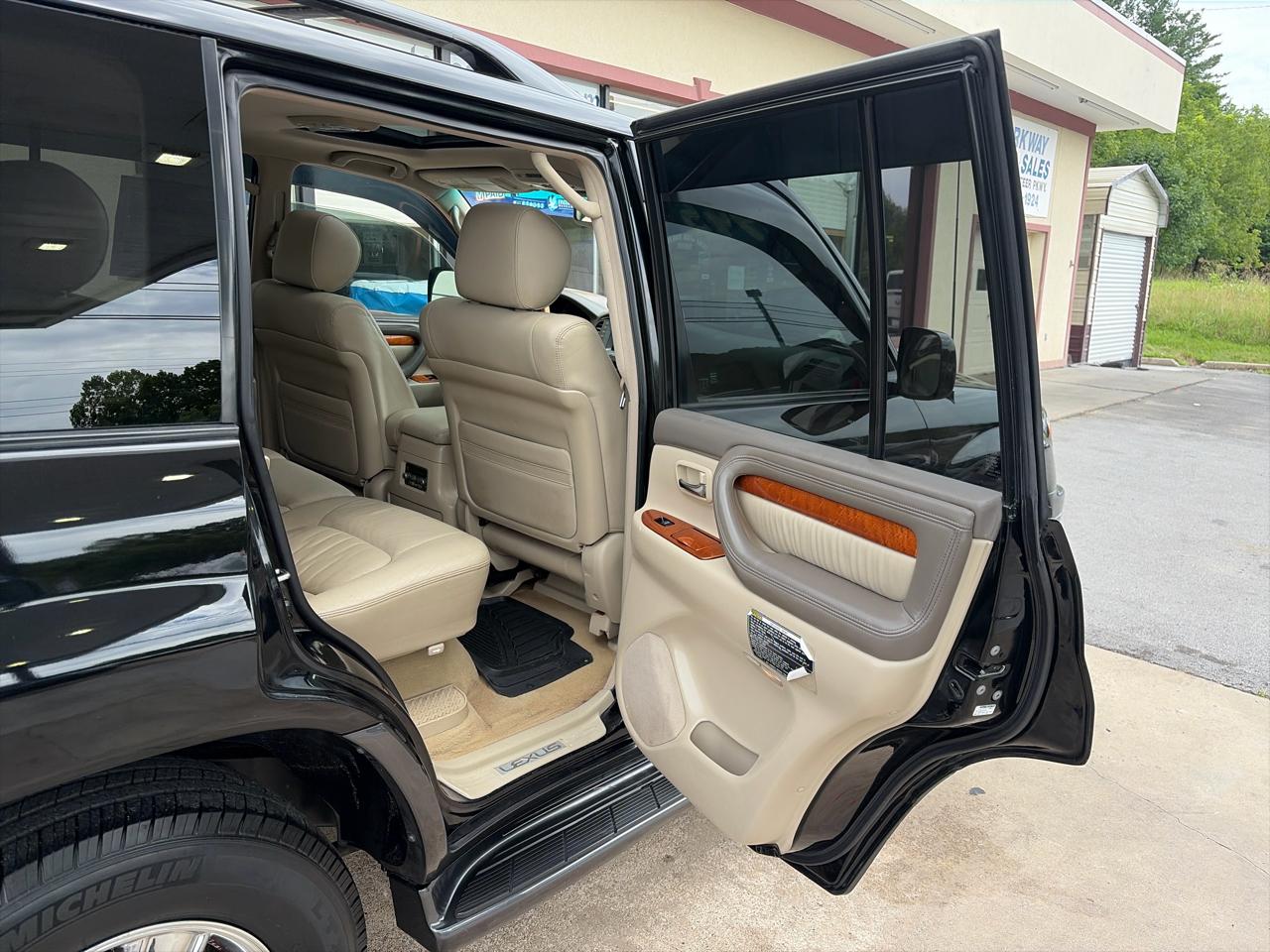 Lexus LX 470 Sport Utility 2006