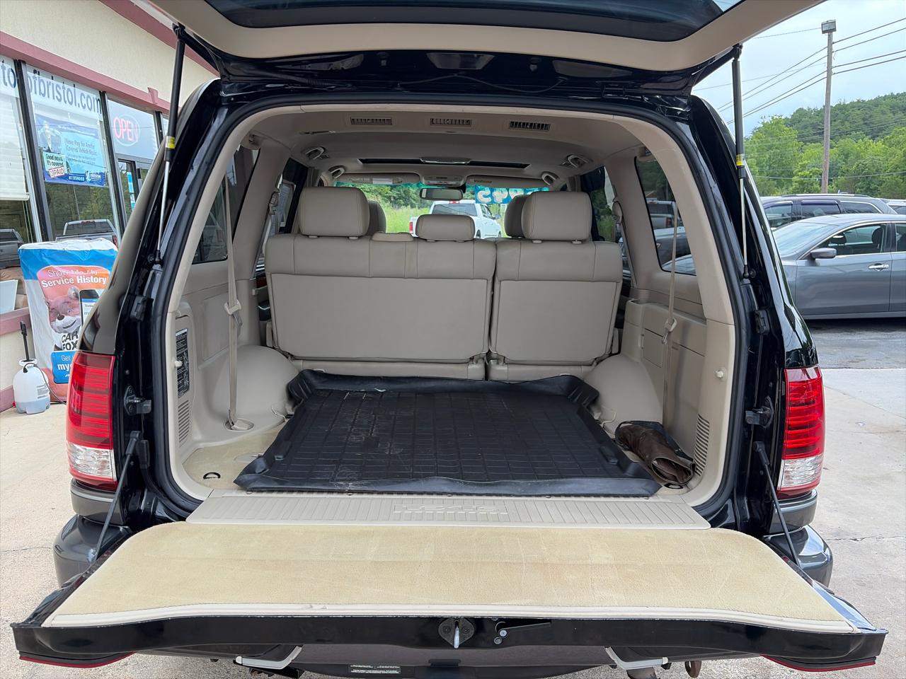 Lexus LX 470 Sport Utility 2006