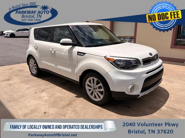 White 2018 Kia Soul Wagon Front-Wheel Drive Automatic