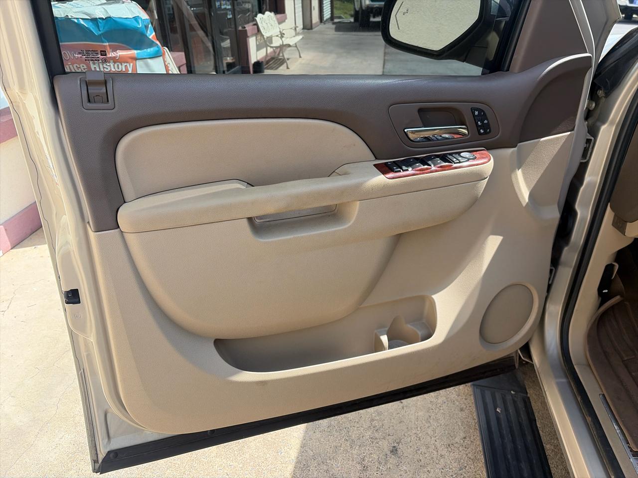 Chevrolet Tahoe LTZ 4WD 2011