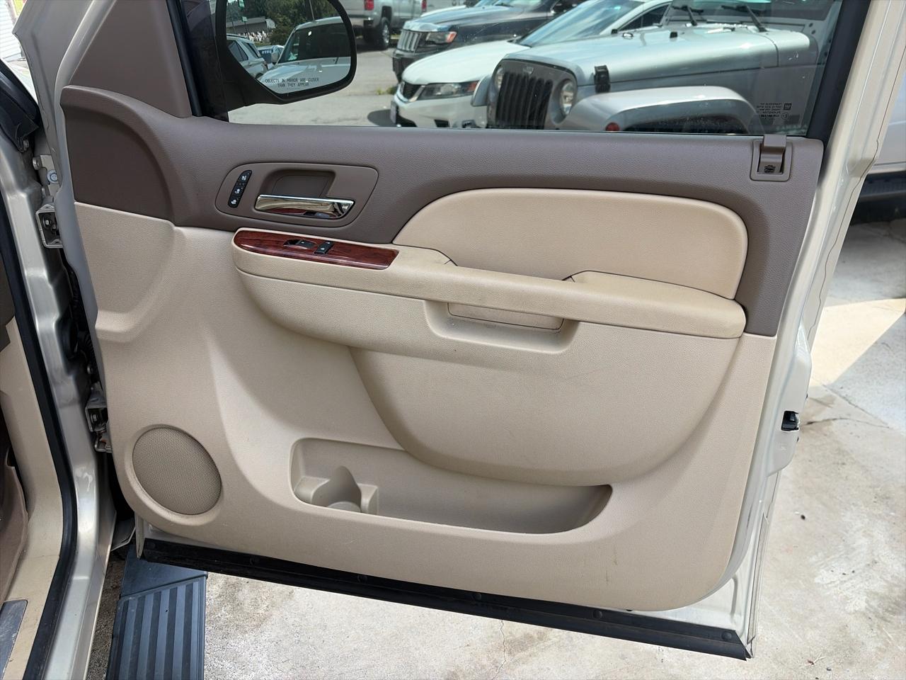 Chevrolet Tahoe LTZ 4WD 2011