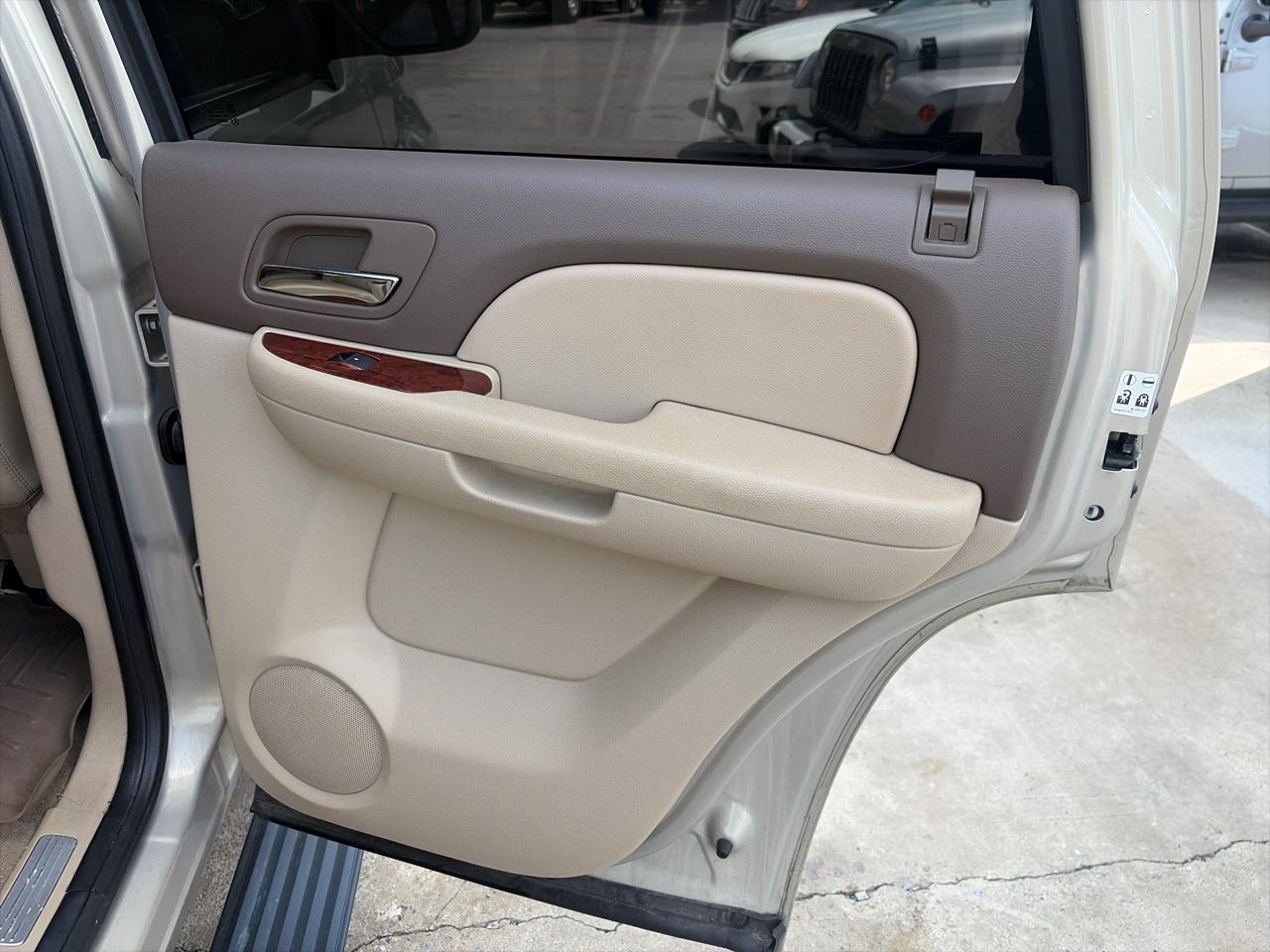 Chevrolet Tahoe LTZ 4WD 2011