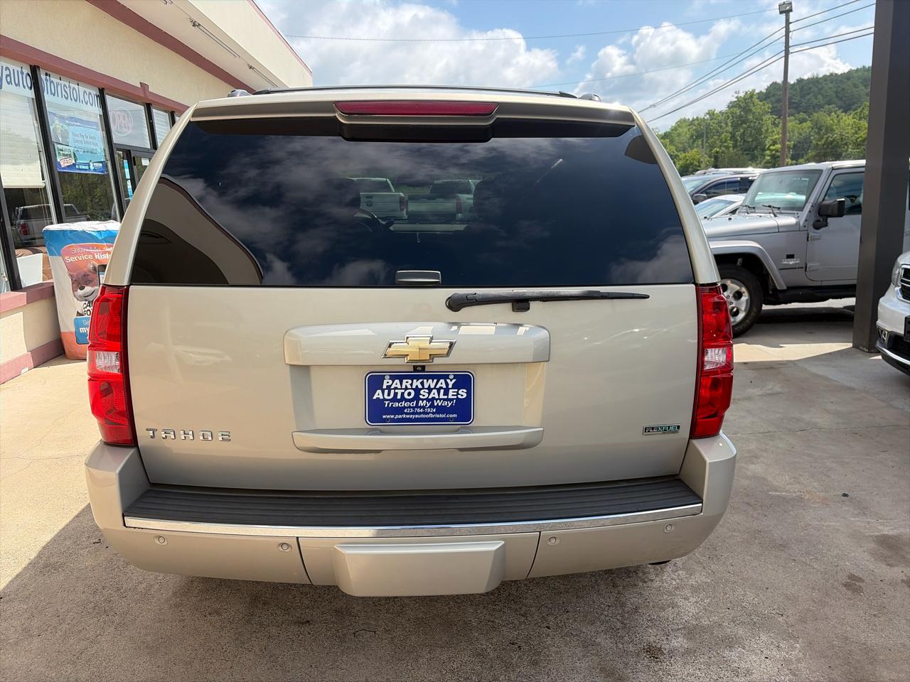 Chevrolet Tahoe LTZ 4WD 2011