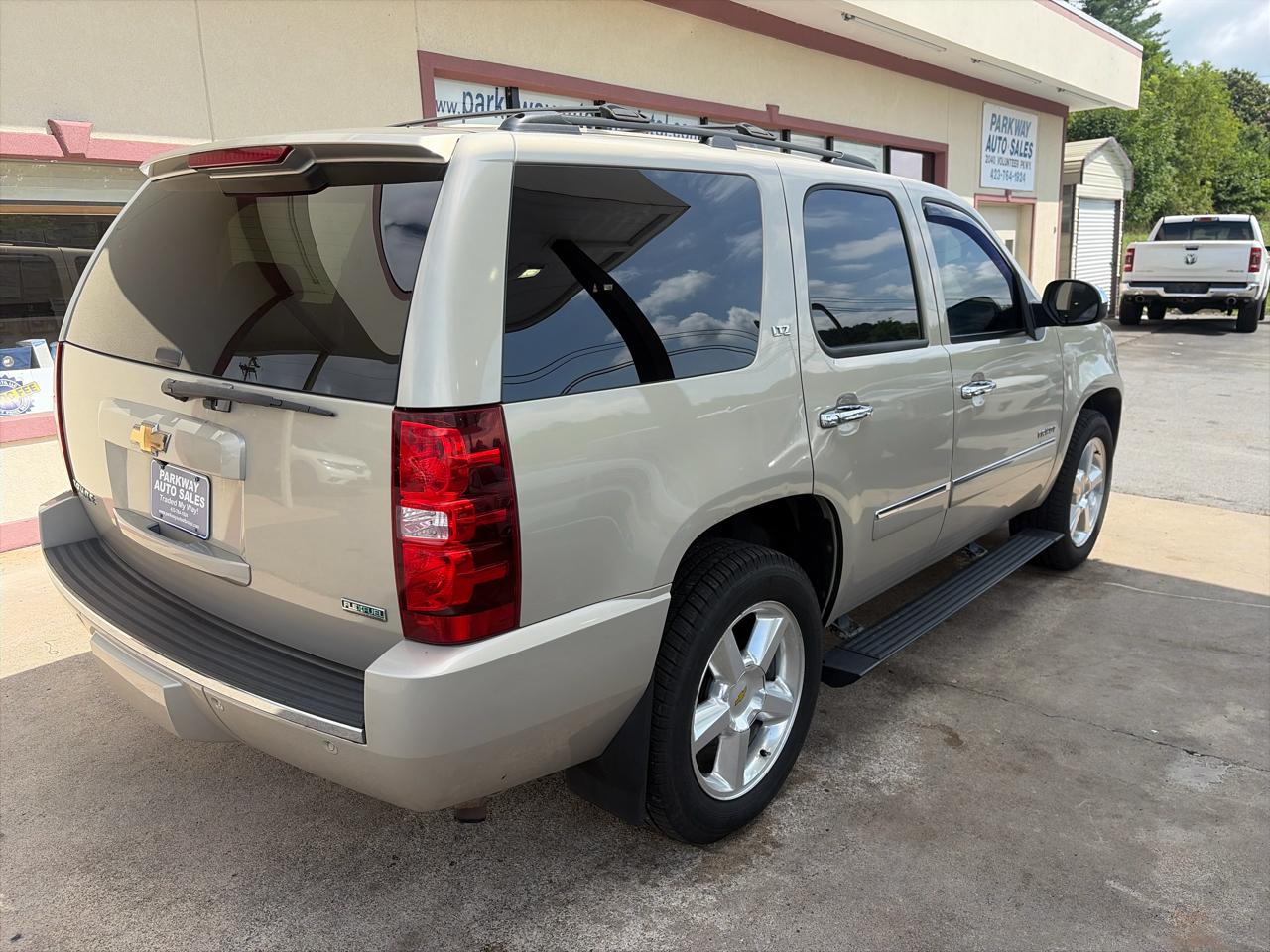 Chevrolet Tahoe LTZ 4WD 2011